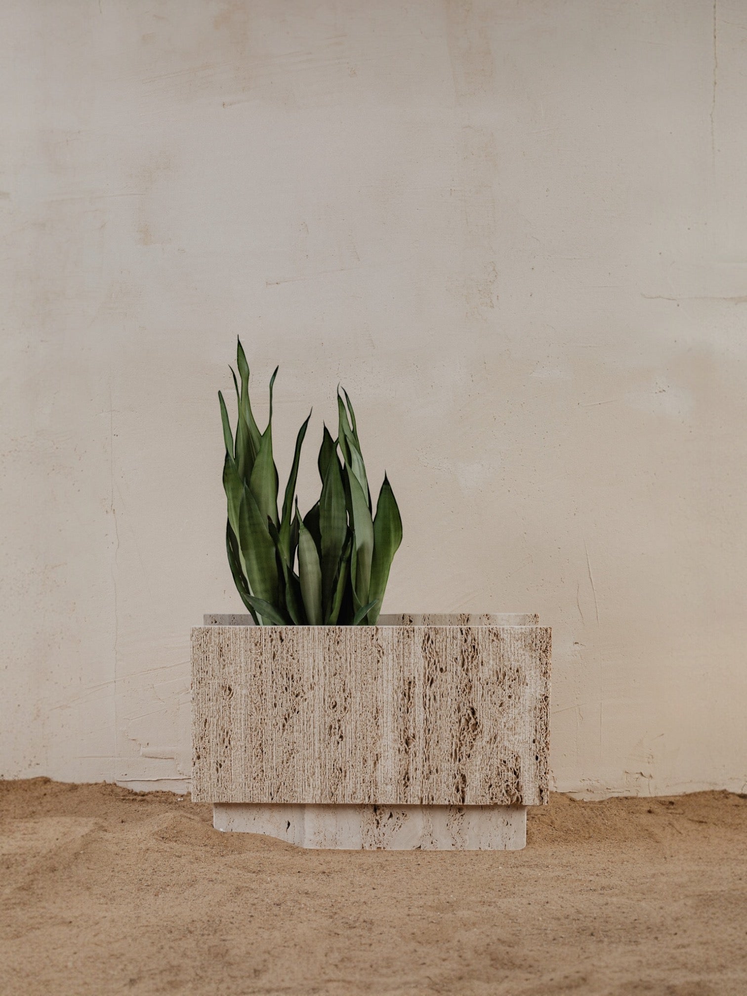 Lido | Travertine planter