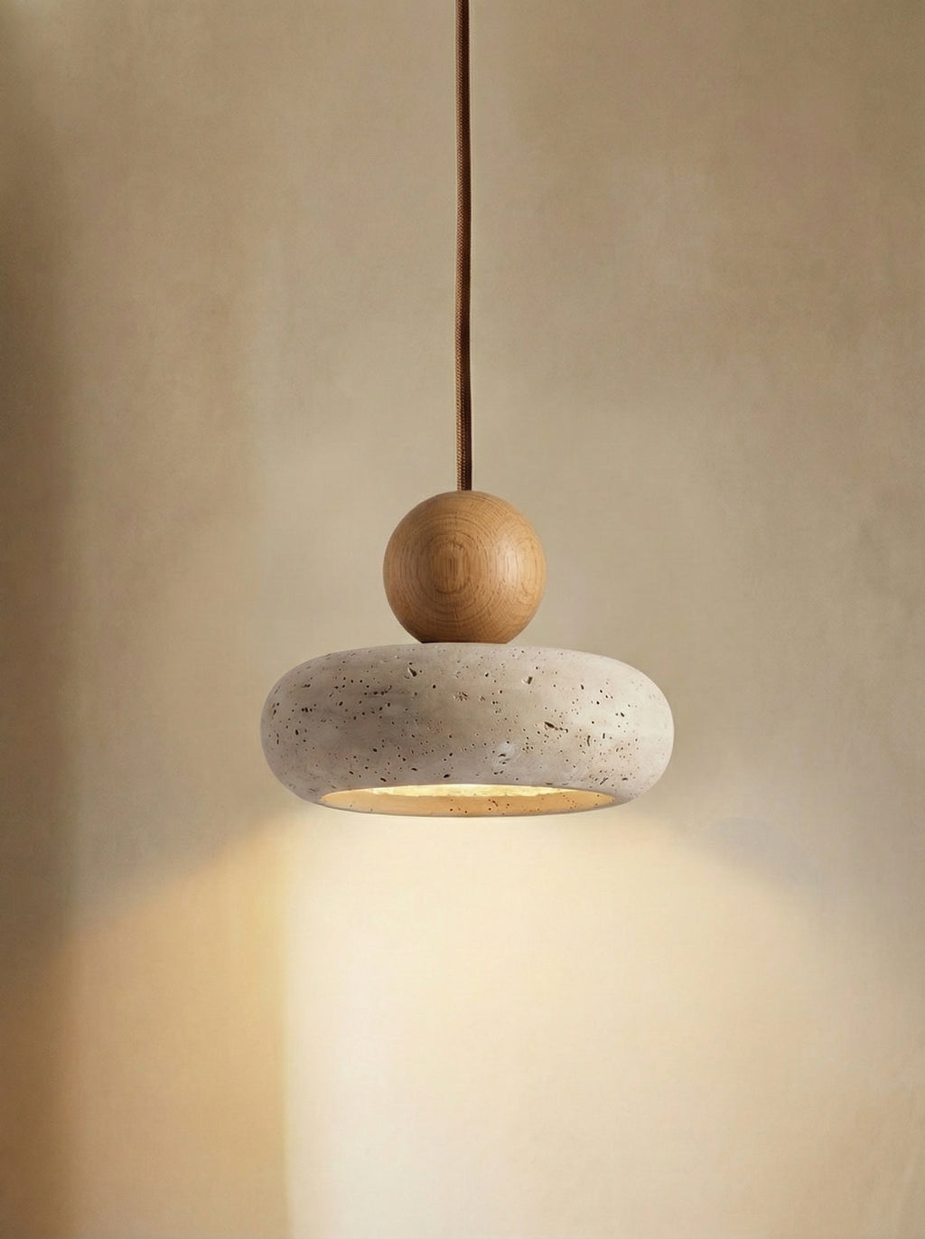Azuna | Hängelampe aus Travertineiche