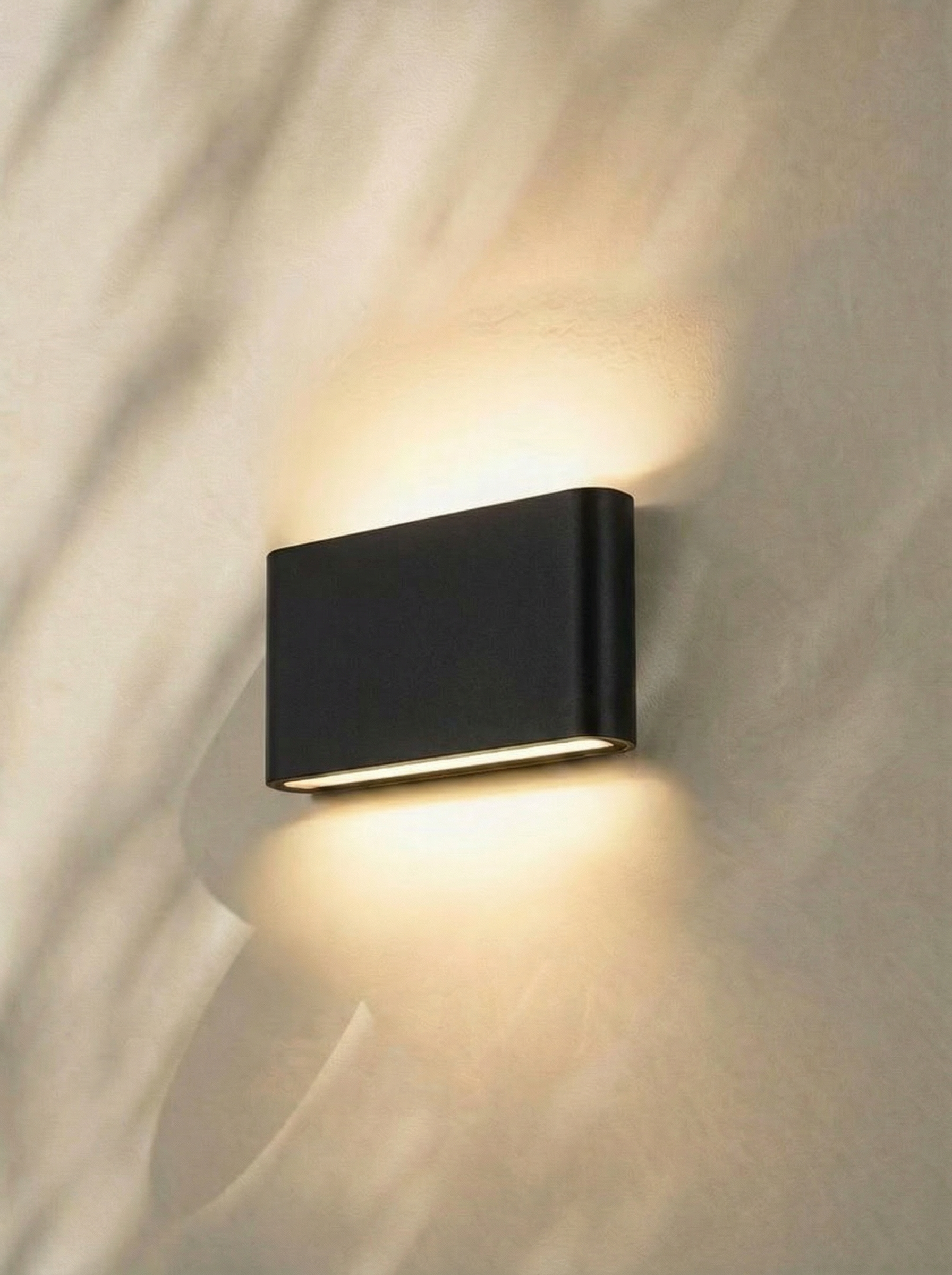 Avero | Moderne zwarte in/outdoor Wandlamp