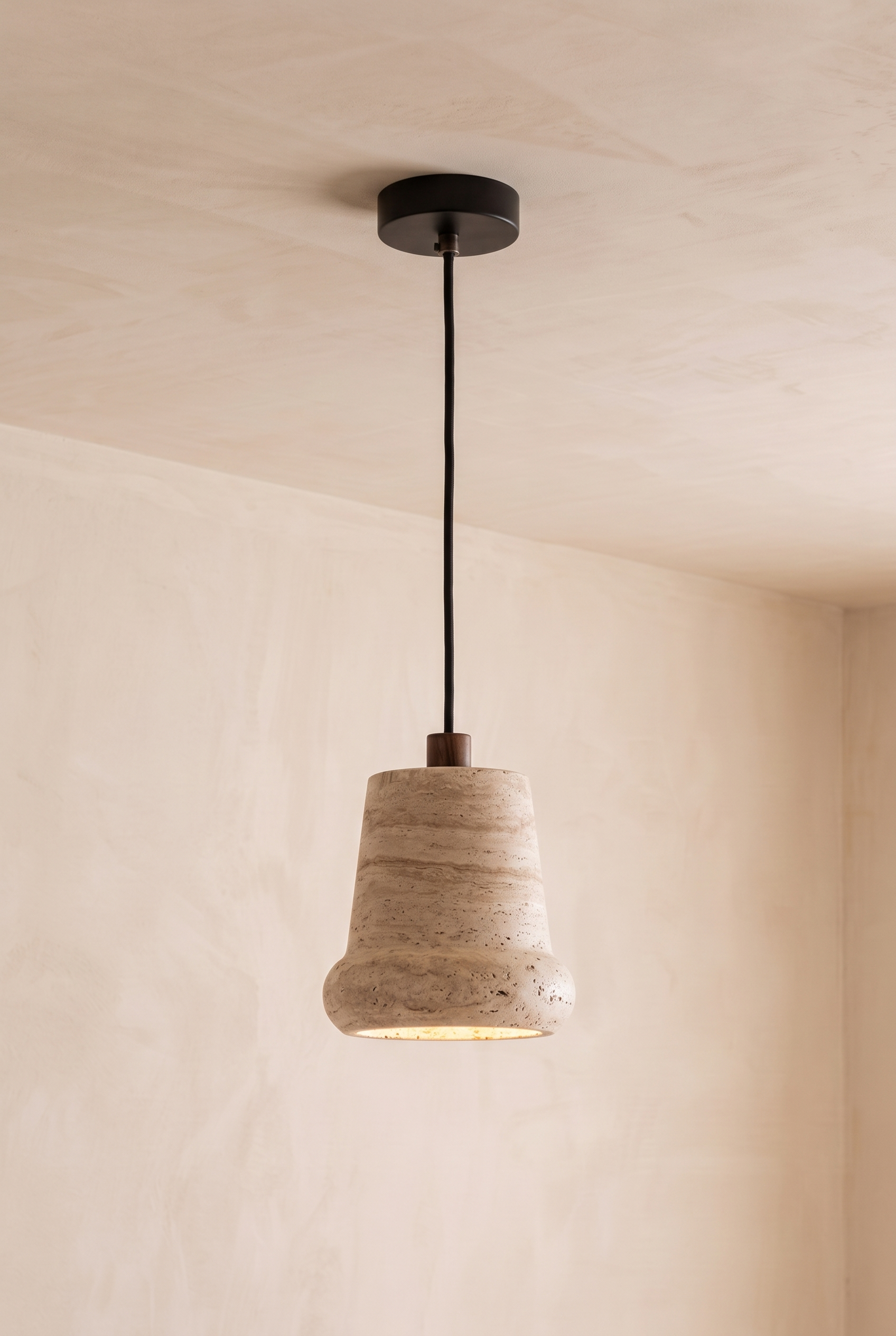 Niko | Sculpturale Travertine Hanglamp