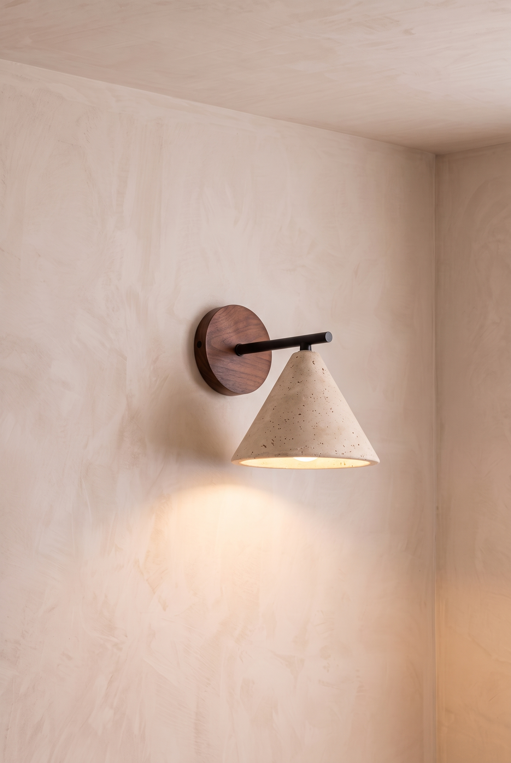 Jurie | Wandlamp Travertine en noten